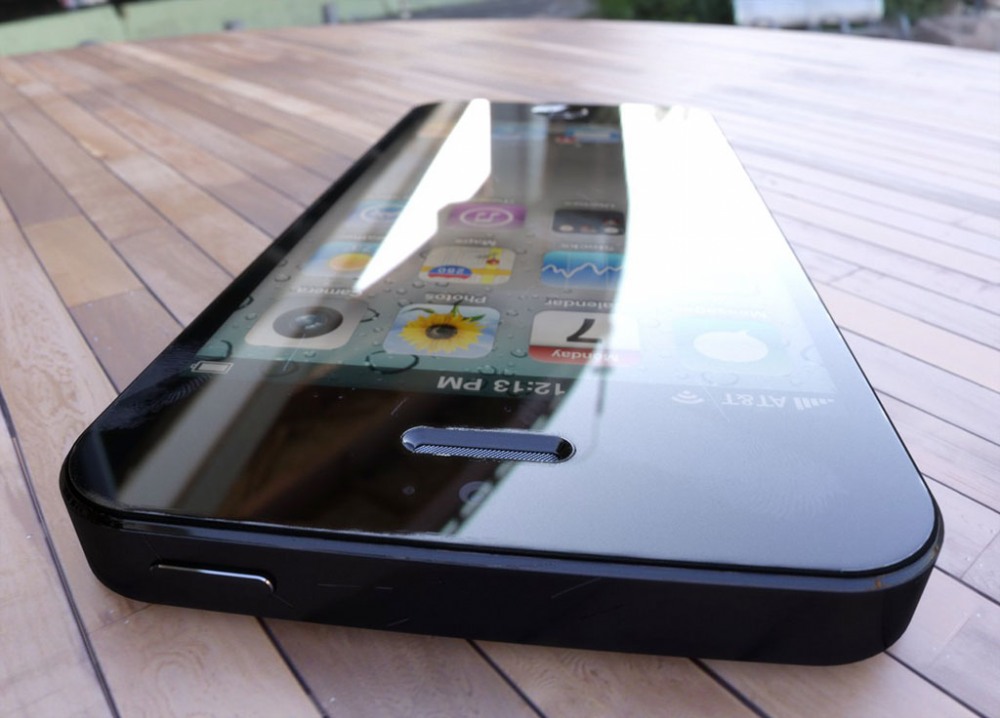 http://www.macfreak.nl/modules/news/images/Art.3d-render-iphone- zwart-5-2.jpg
